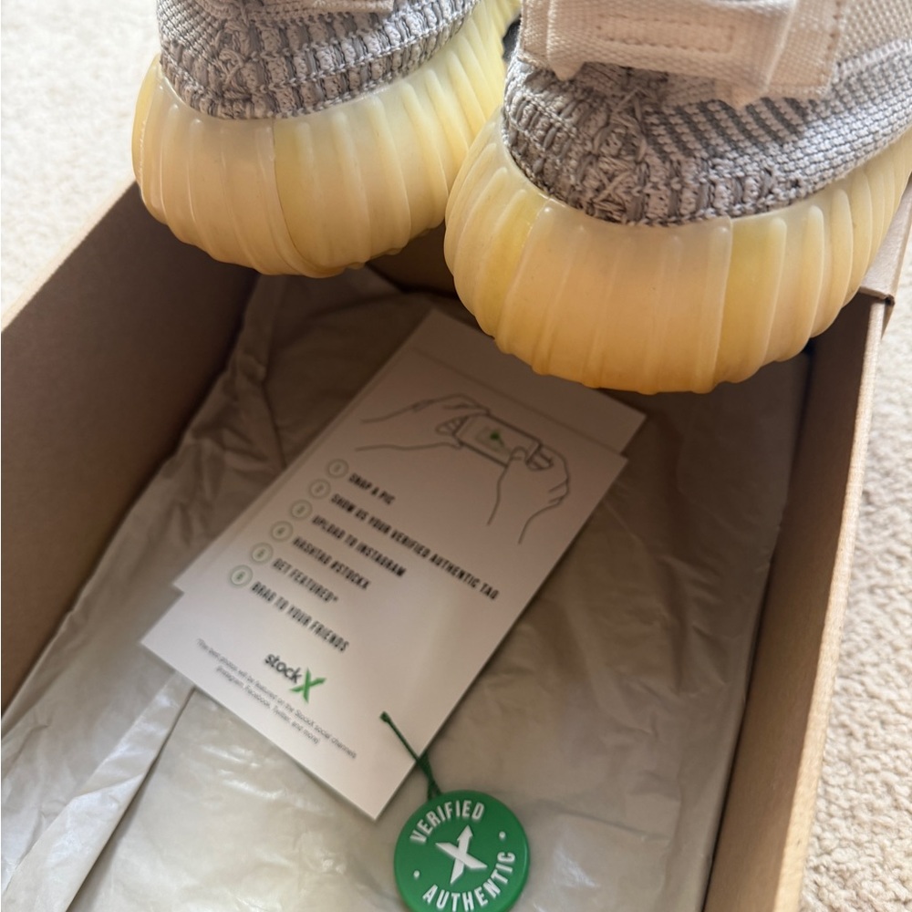 Yeezy Boost 350 V2 - Picture 5 of 5